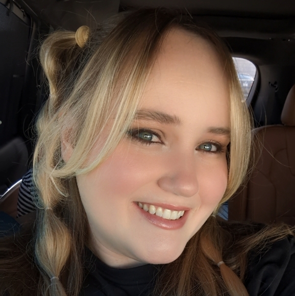 Meet your Posher, Sarah - Picture 1 of 1